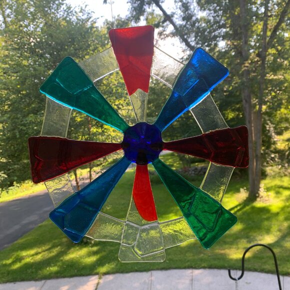 #9573 CIRCULAR FUSED SUN CATCHER  RED, GREEN & BLUE SPOKES COLLECTABLE SUN CATCH - Picture 5 of 6